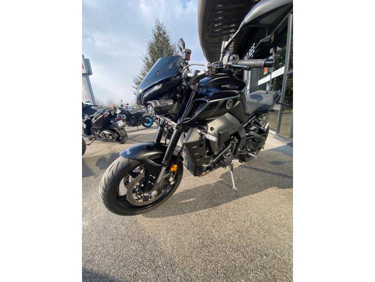 YAMAHA MT-10