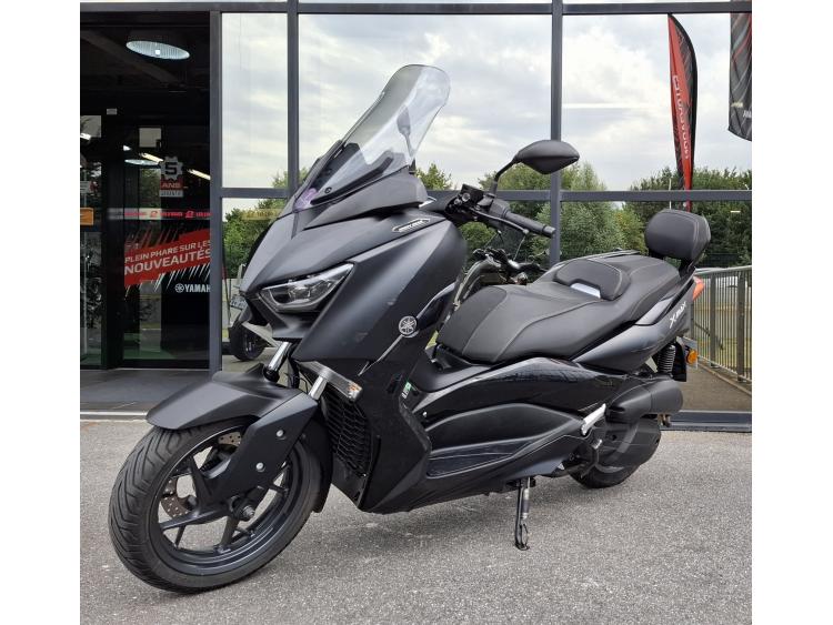 YAMAHA XMAX 125