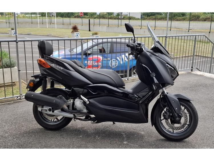 YAMAHA XMAX 125