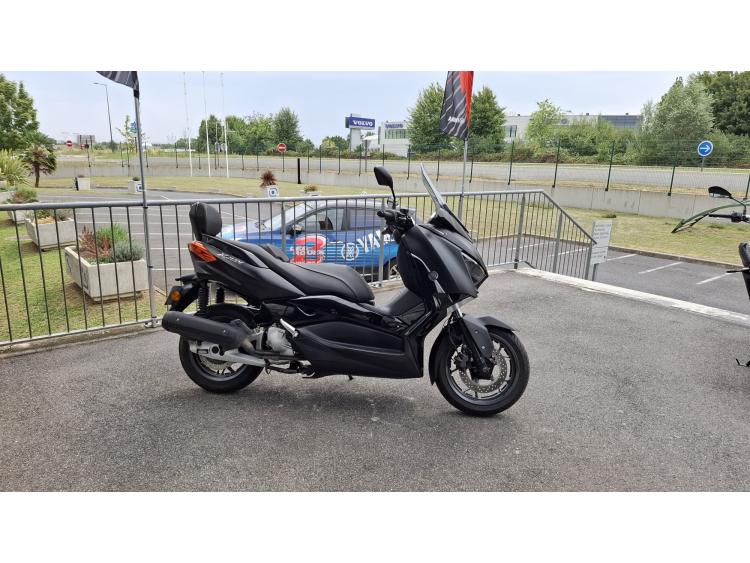 YAMAHA XMAX 125