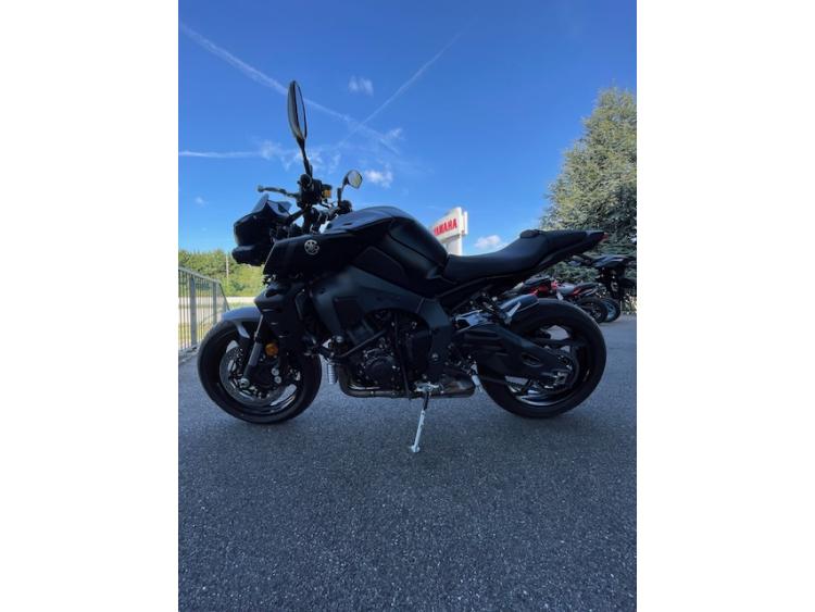 YAMAHA MT-10