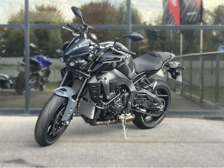 YAMAHA MT-10