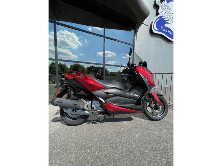YAMAHA XMAX 125