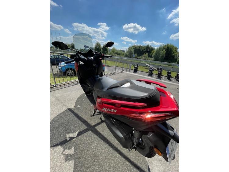 YAMAHA XMAX 125