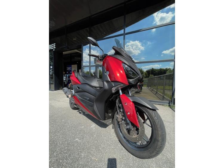 YAMAHA XMAX 125