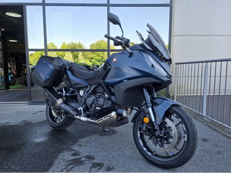HONDA NT 1100 D