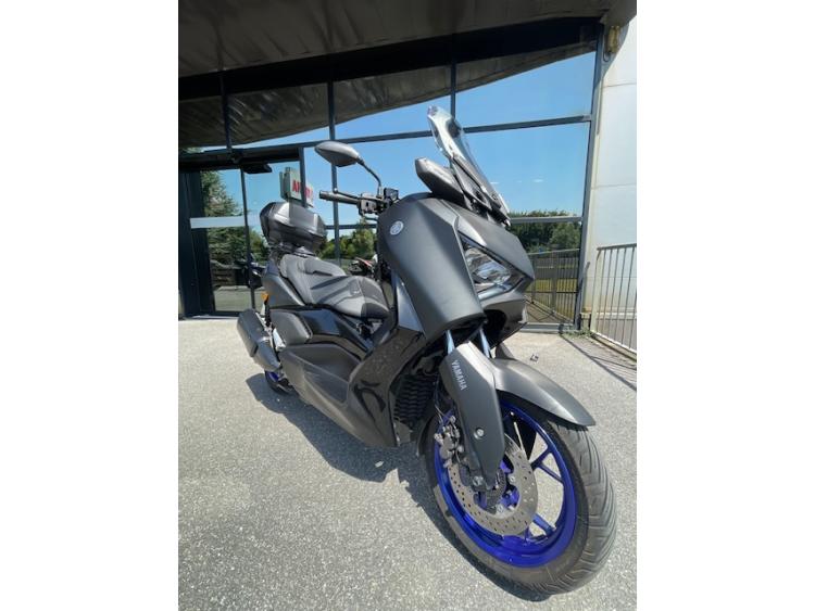 YAMAHA XMAX 300
