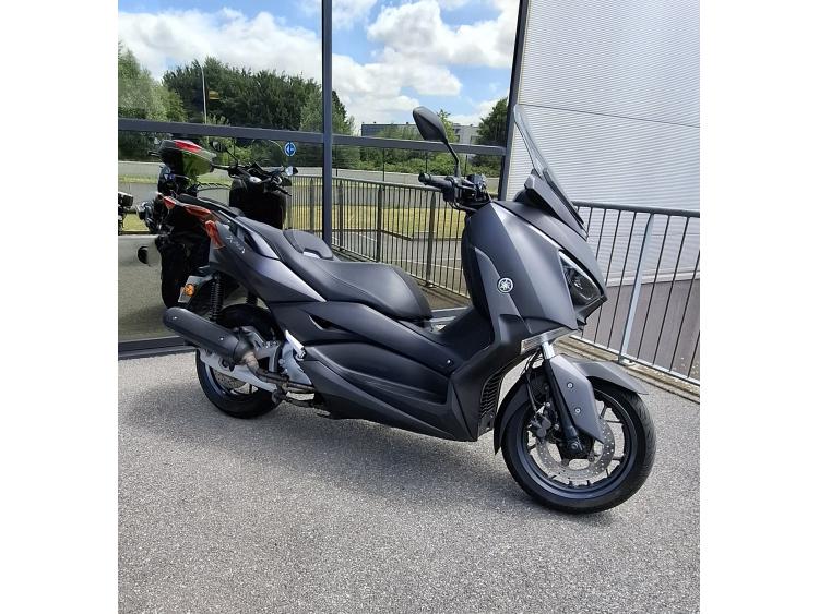YAMAHA XMAX 125