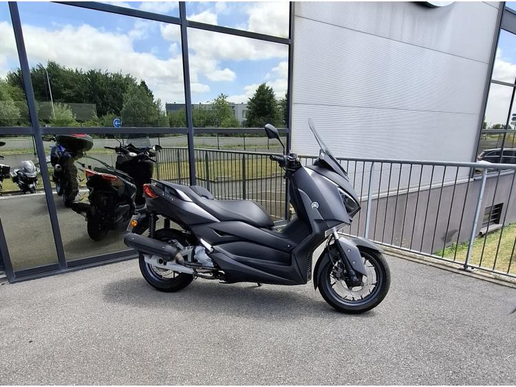 YAMAHA XMAX 125