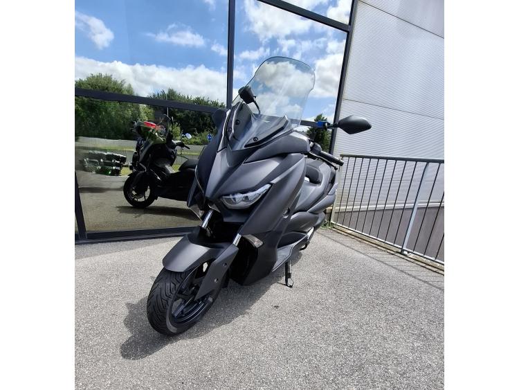 YAMAHA XMAX 125