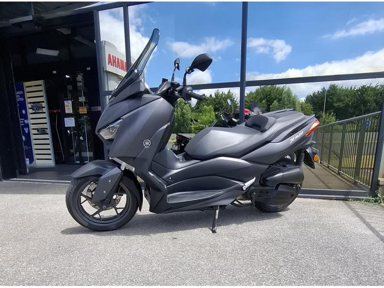 YAMAHA XMAX 125