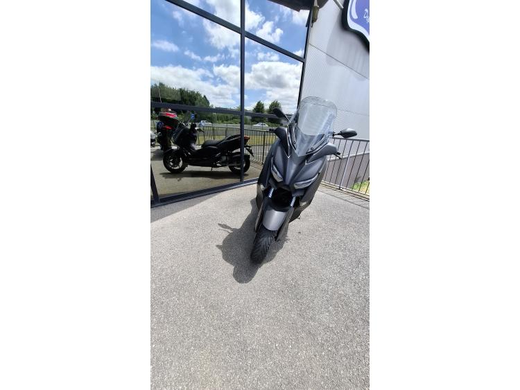 YAMAHA XMAX 125