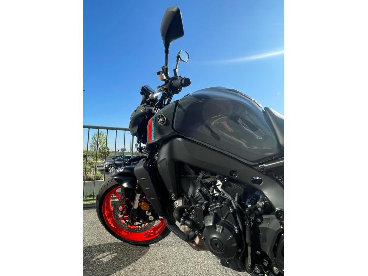 YAMAHA MT-09