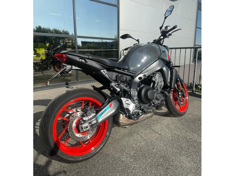 YAMAHA MT-09