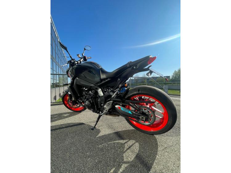 YAMAHA MT-09