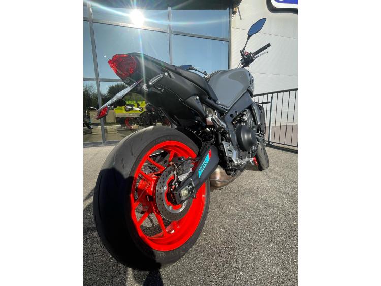 YAMAHA MT-09