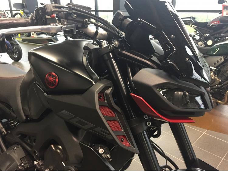 MT09 MAT / RED