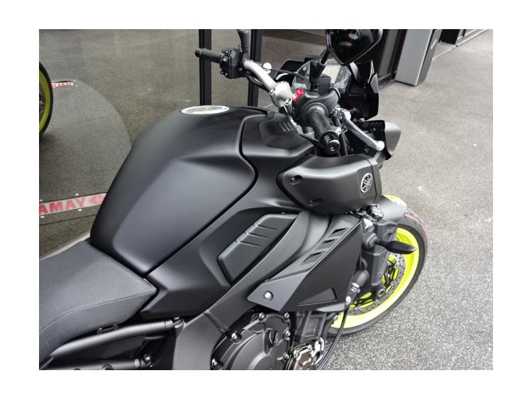 MT10 FULL BLACK