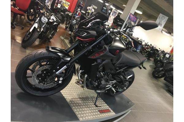 MT09 MAT / RED