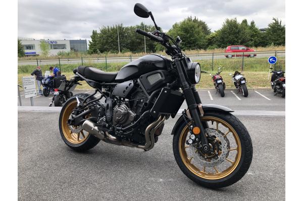 XSR 700 MATT BLACK
