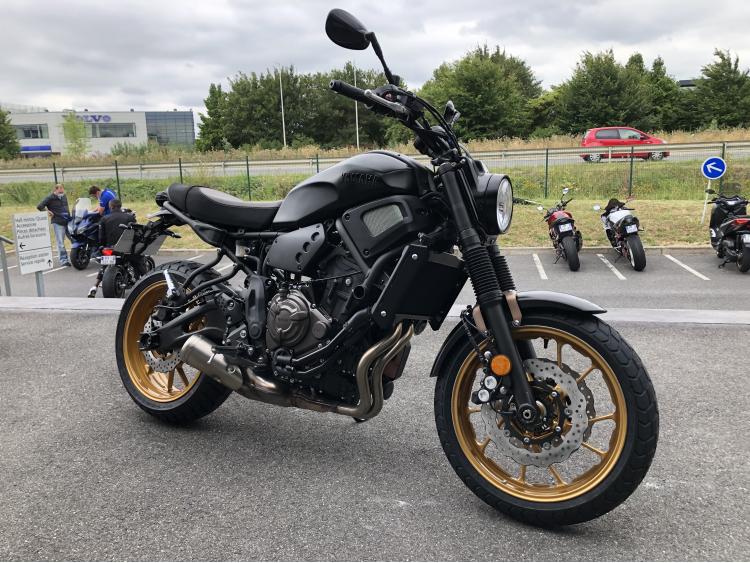 XSR 700 MATT BLACK