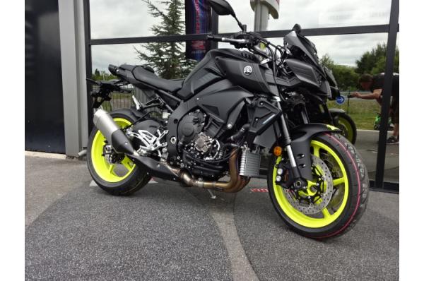 MT10 FULL BLACK
