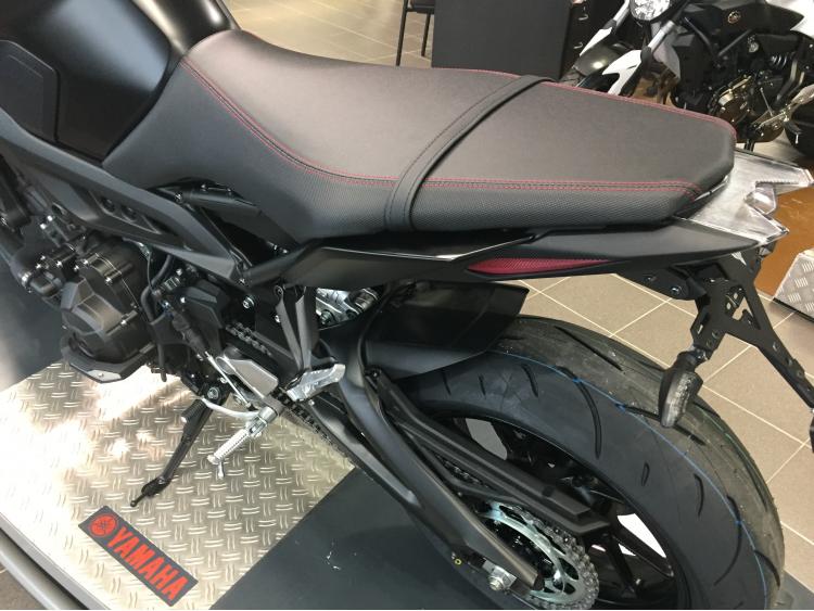 MT09 MAT / RED