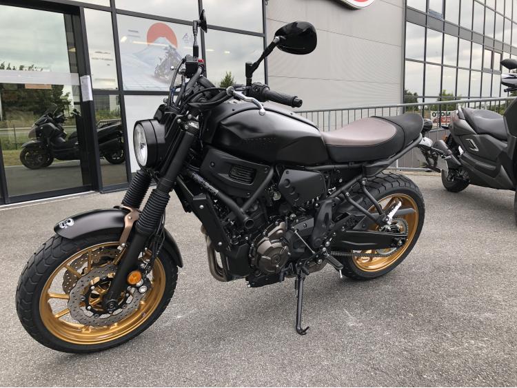 XSR 700 MATT BLACK
